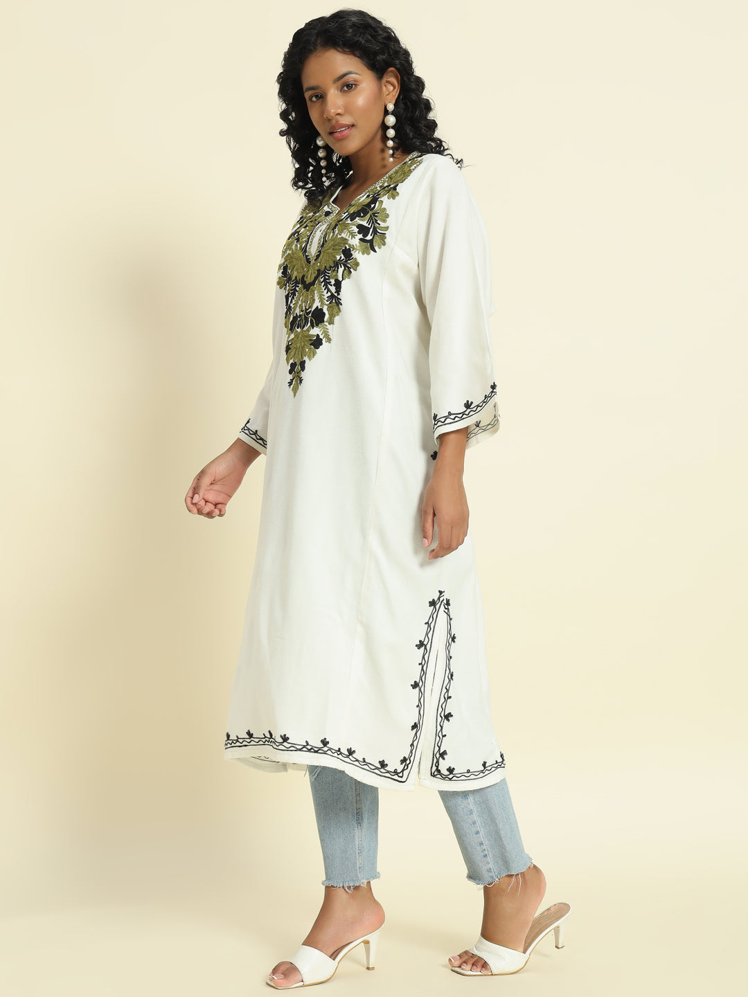 Gulmarg Series: Jasmine White Woolen Aari pheran