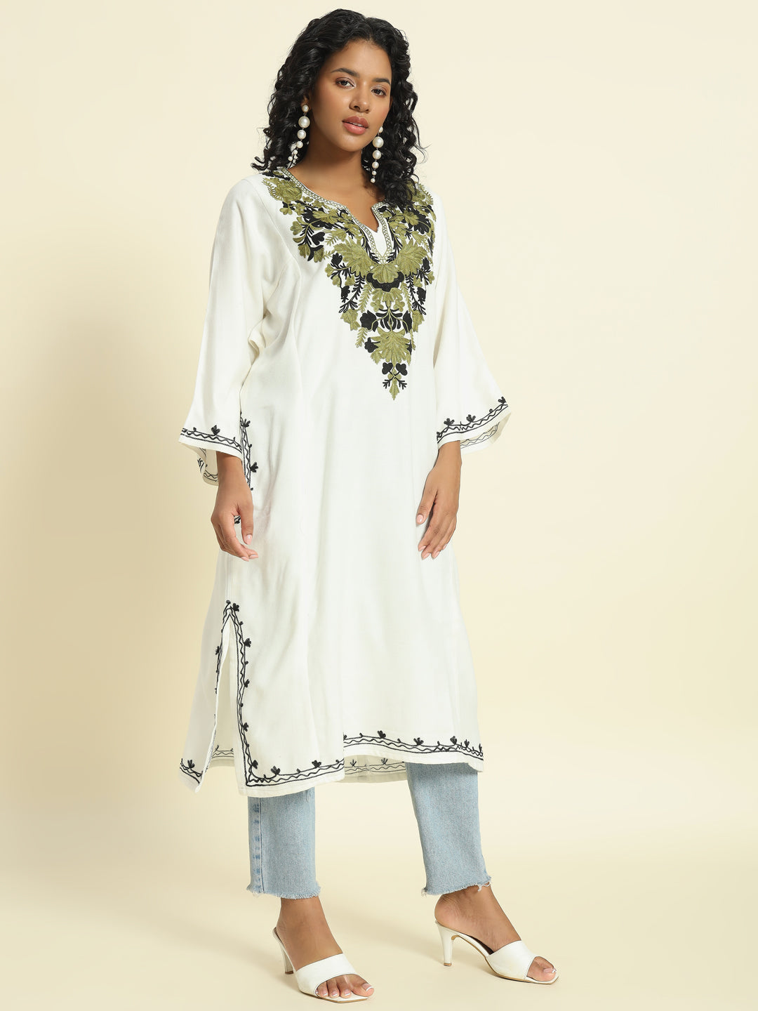 Gulmarg Series: Jasmine White Woolen Aari pheran