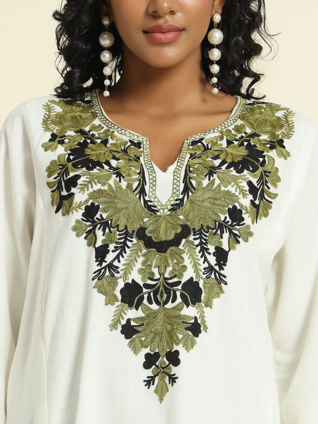 Gulmarg Series: Jasmine White Woolen Aari pheran