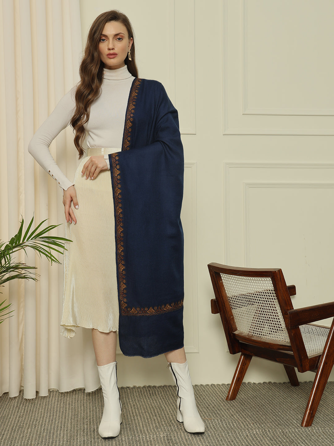 Gulmarg Series: Royal Navy Blue Hashidar Toosha Stole