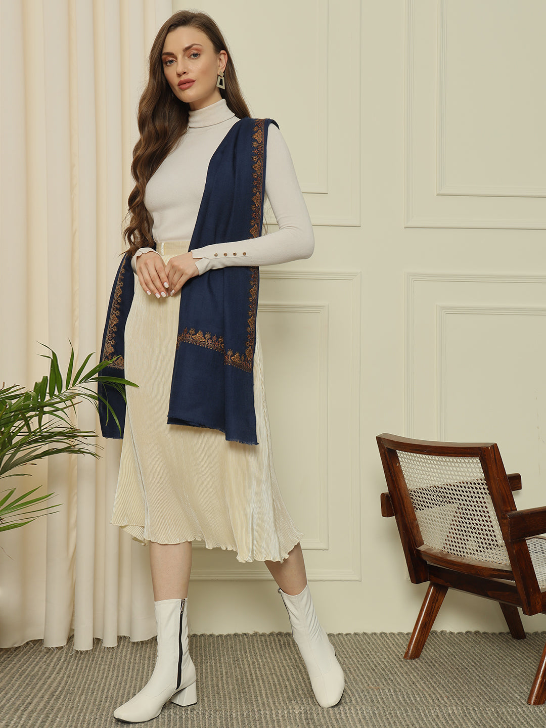 Gulmarg Series: Royal Navy Blue Hashidar Toosha Stole