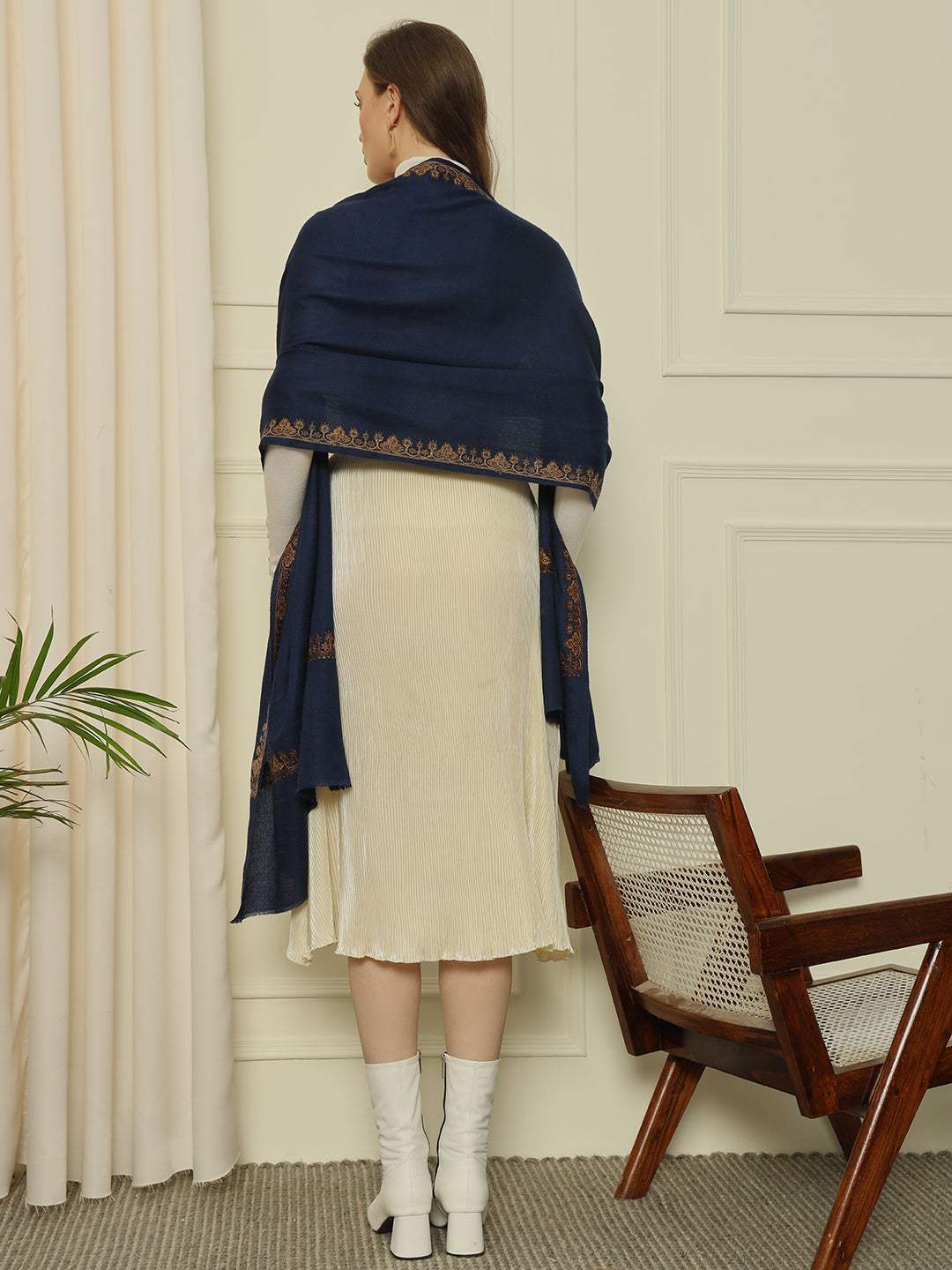 Gulmarg Series: Royal Navy Blue Hashidar Toosha Stole