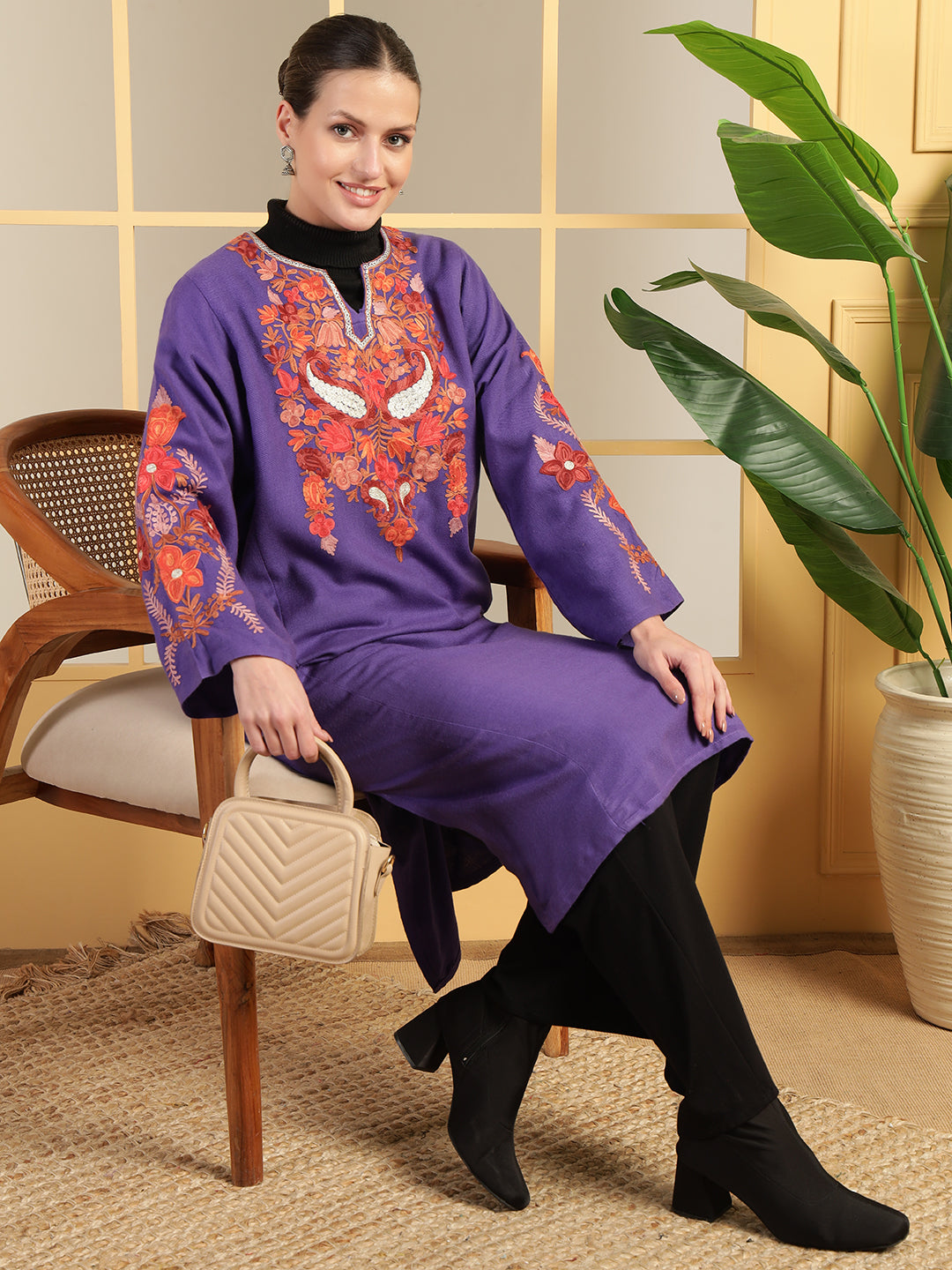 Gulmarg Series: Lavender Reverie Woolen Aari Pheran With Zari