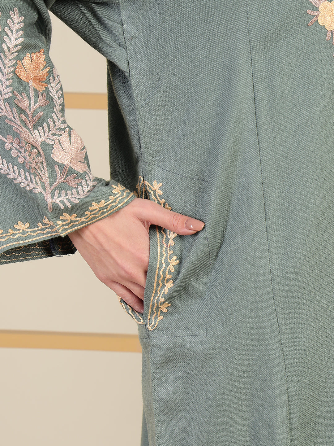 Gulmarg Series: Majesty Ash Grey Woolen Aari Pheran